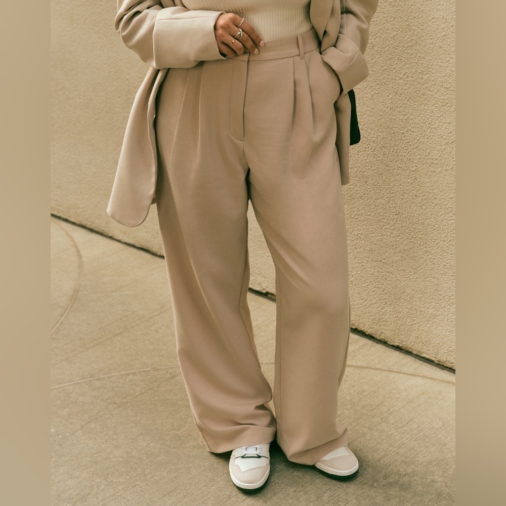 Abercrombie & Fitch Light Tan Ultra High Rise Wide Leg Pants - New - Size 16